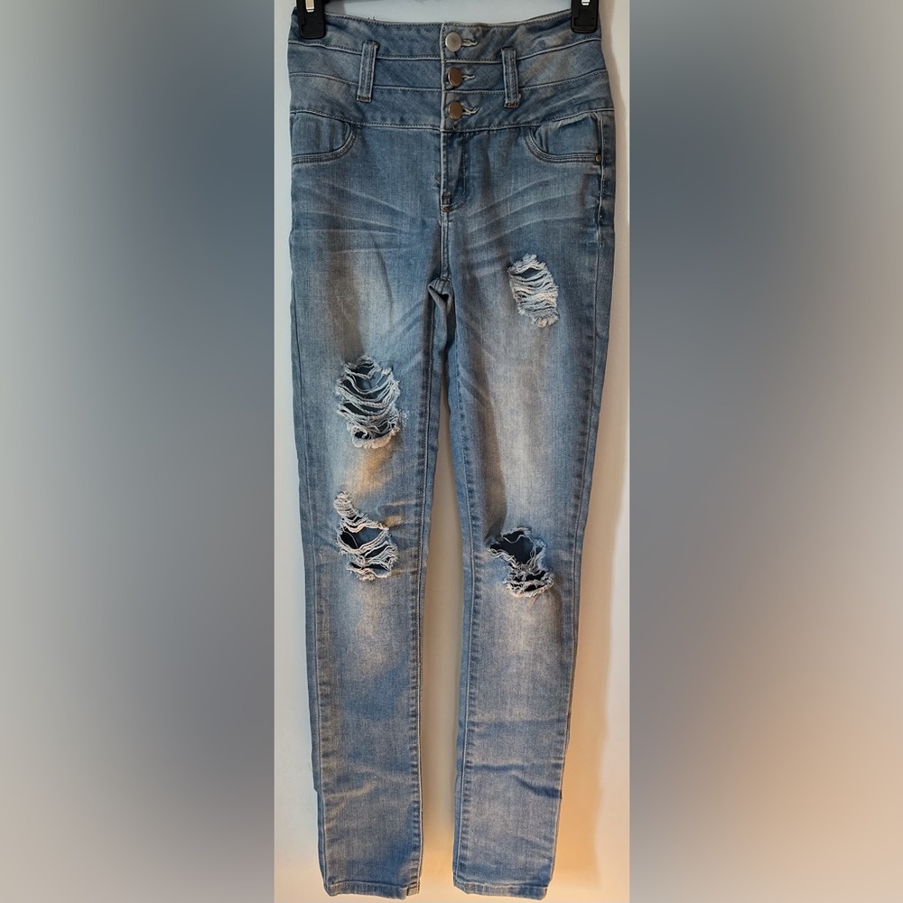 09- Refuge Jeans, distressed detail,skinny leg